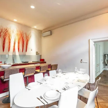 Exclusive & Stylish In The Heart Of Apartment