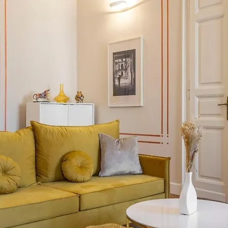 Exclusive & Stylish In The Heart Of Apartment