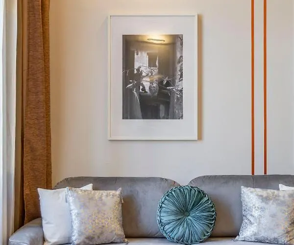 Exclusive & Stylish In The Heart Of Apartment *