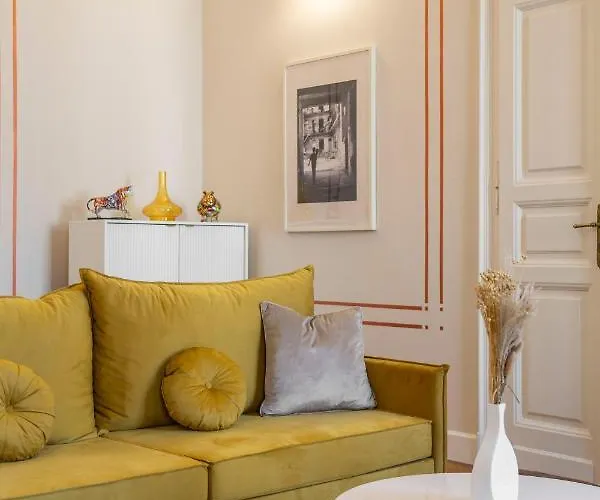 Exclusive & Stylish In The Heart Of Apartment