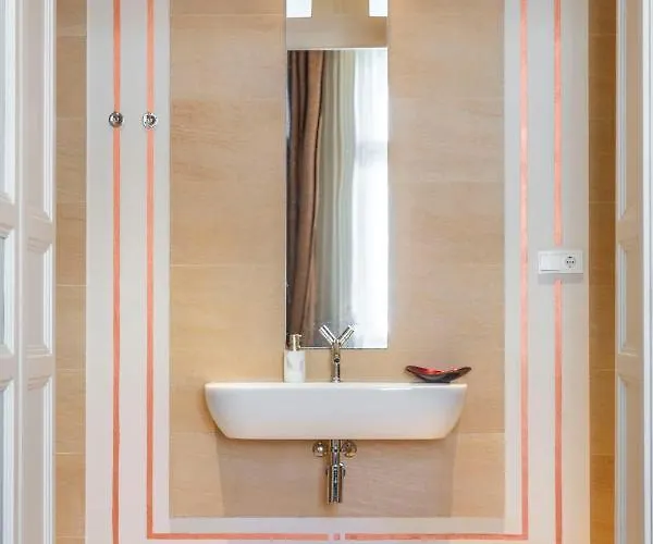 Apartment Exclusive & Stylish In The Heart Of *